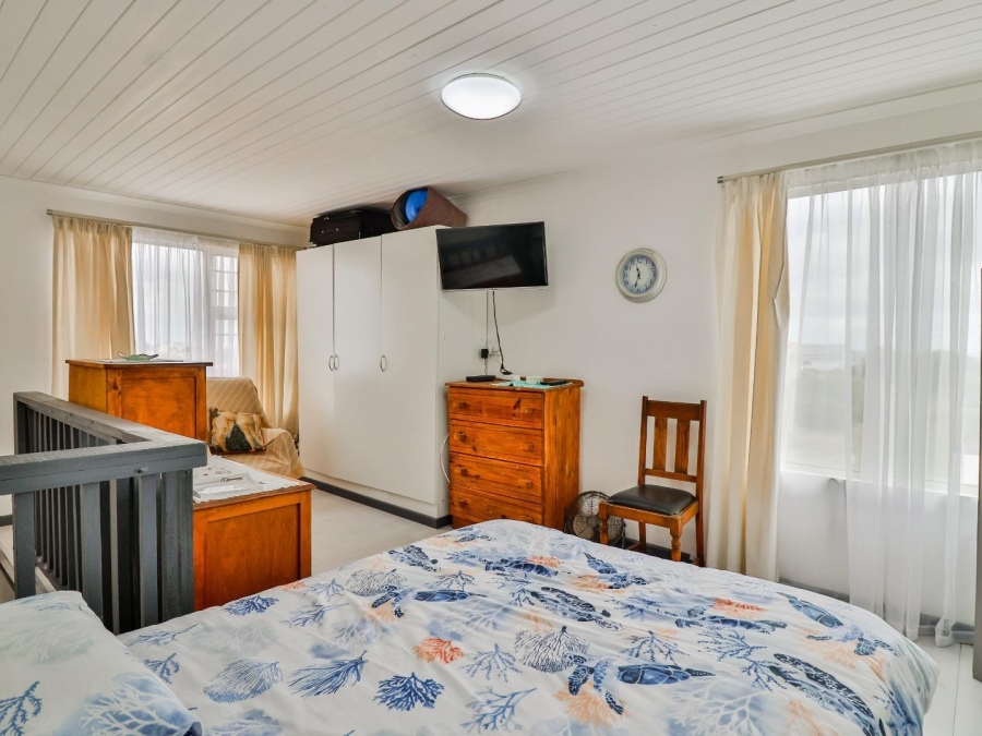 5 Bedroom Property for Sale in De Kelders Western Cape